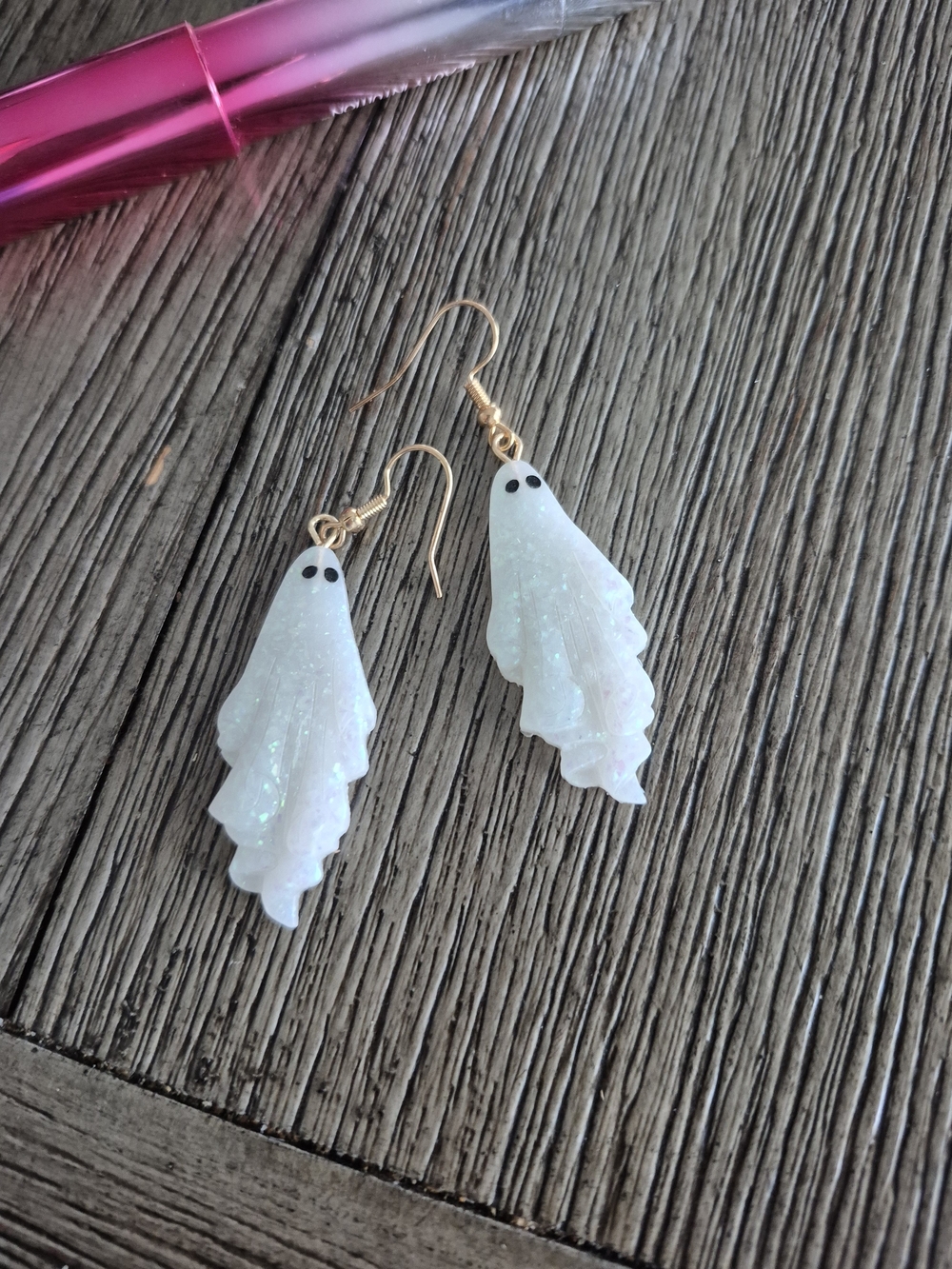 White Ghost Dangle Earrings – Cute Halloween Acrylic Ghost Earrings